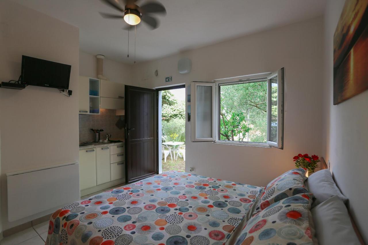 Apartments Eugenio Turizam Soline  Εξωτερικό φωτογραφία